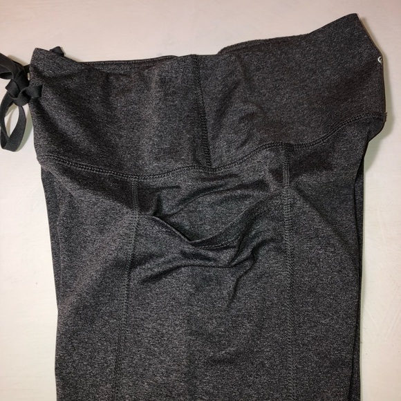 NYL Gray Athletic Cropped Leggings, EUC, Medium, pet/smoke free home - Picture 3 of 11